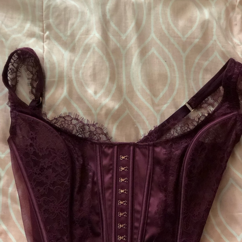 New underlined laced up corset top